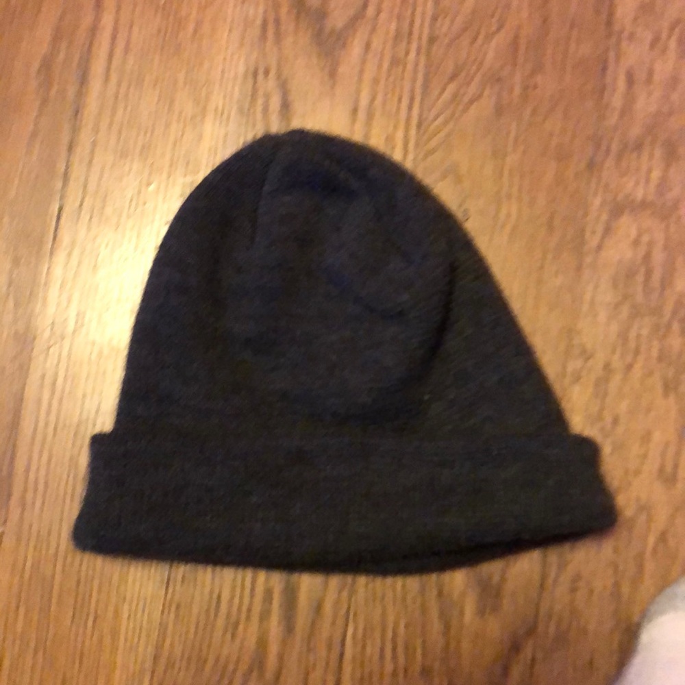 Grey hat good for warmth and fassion